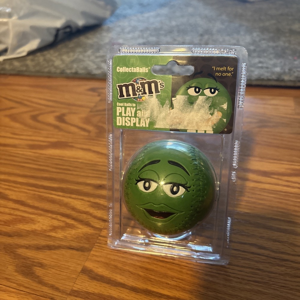 m&m's 2007 CollectaBalls Green Play/Display Collectible Baseball w/ Display Ring